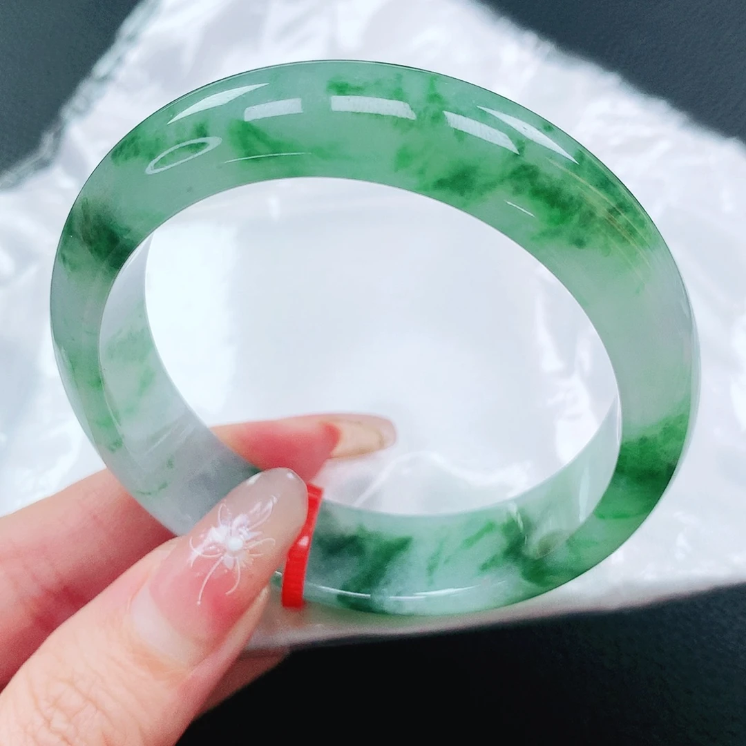 翡翠手镯未镶嵌53圈