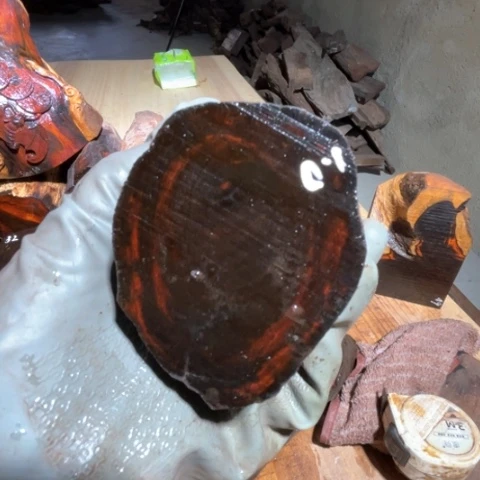 木奔****子大红酸枝摆件