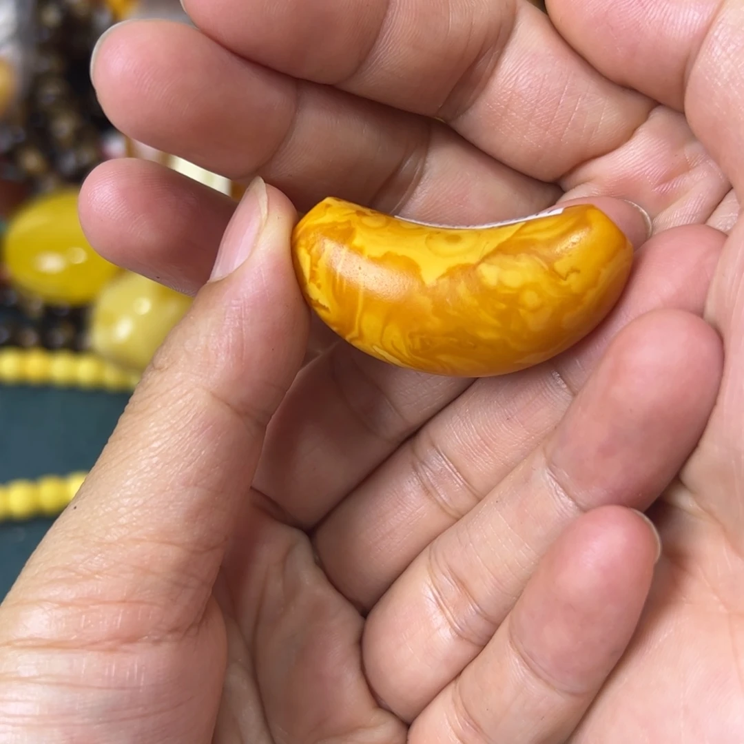 琥珀未镶嵌珠宝奇石110
