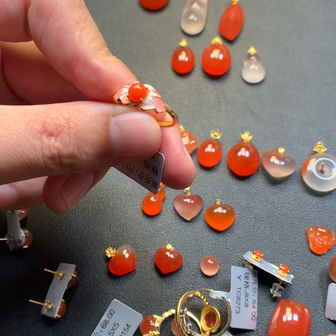 南红玛瑙未镶嵌颈饰