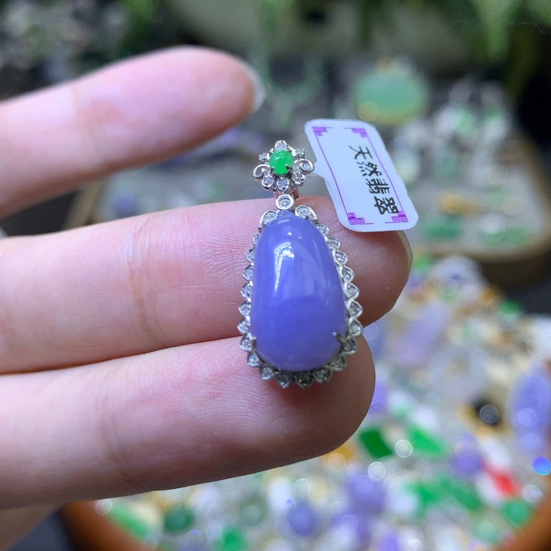 颈饰18K金镶嵌翡翠