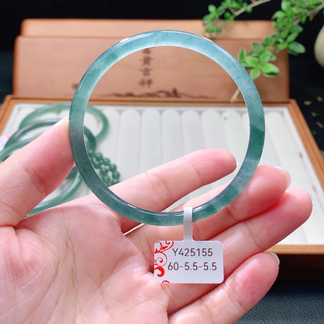 未镶嵌手镯（圆镯）翡翠