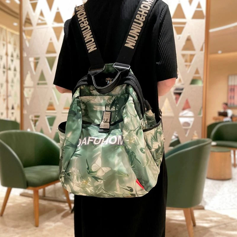 超火旅游双肩包女2025新款轻便时尚大容量女士背包高级外出登山包