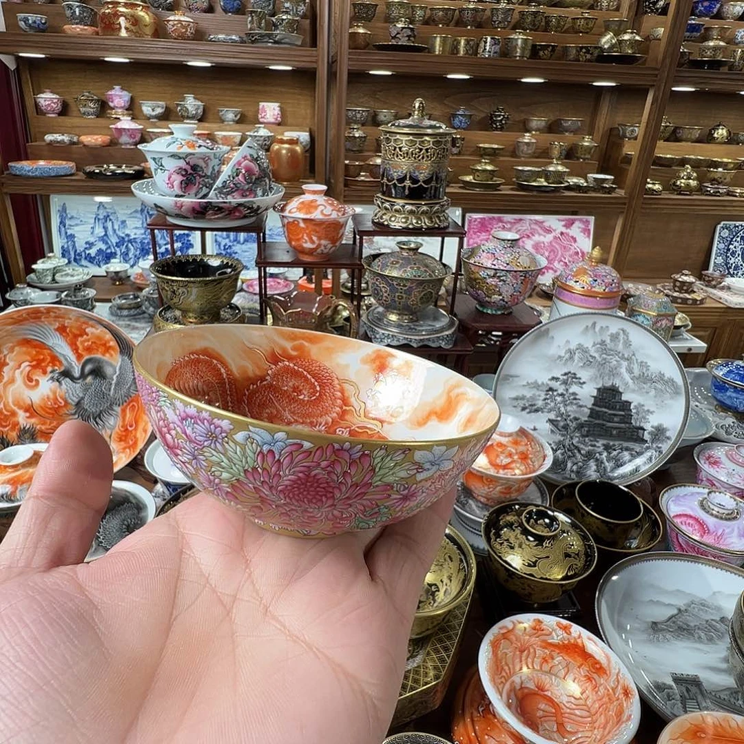 金地珐琅彩万花龙纹主人杯