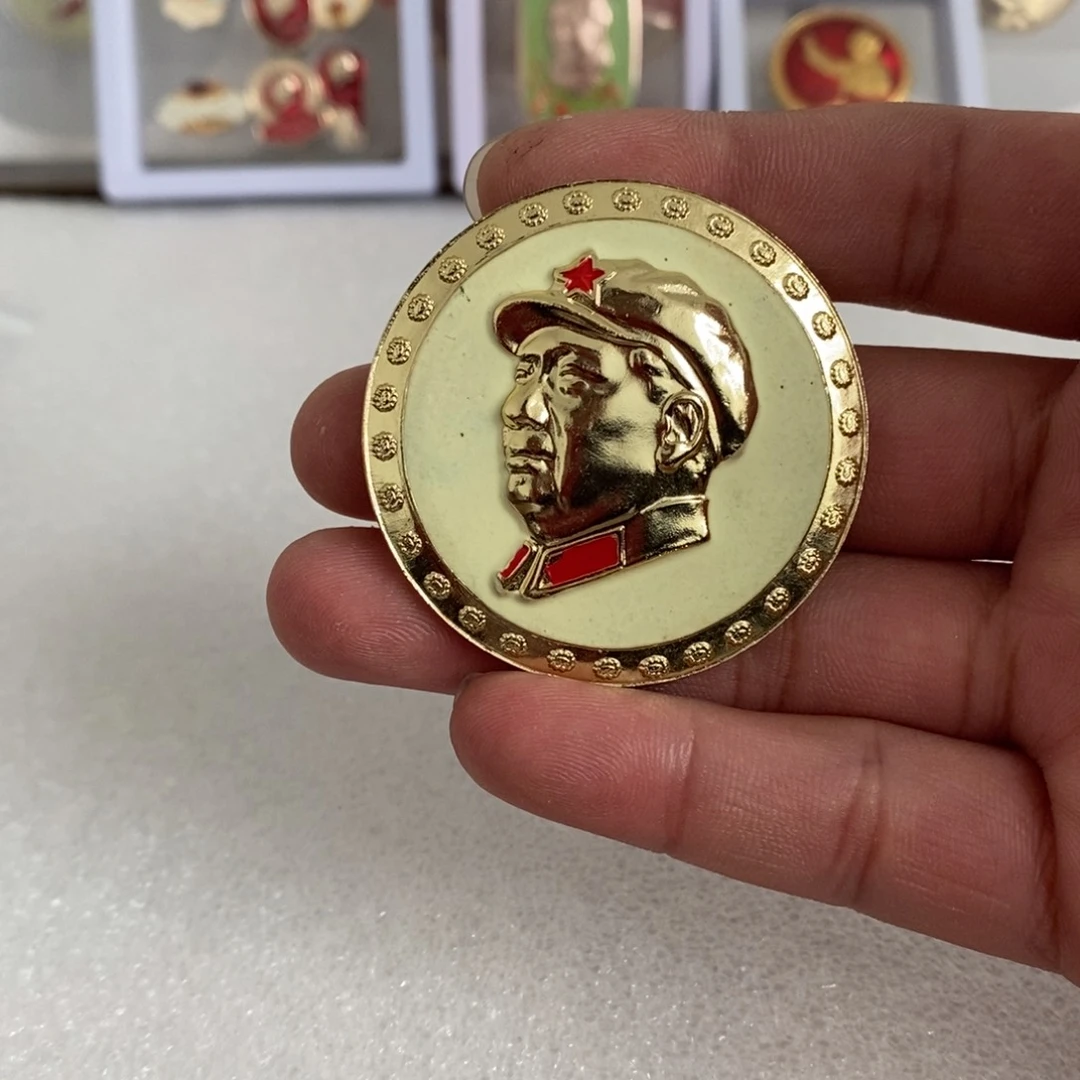 其他普通金属红色纪念章武汉夜光武像