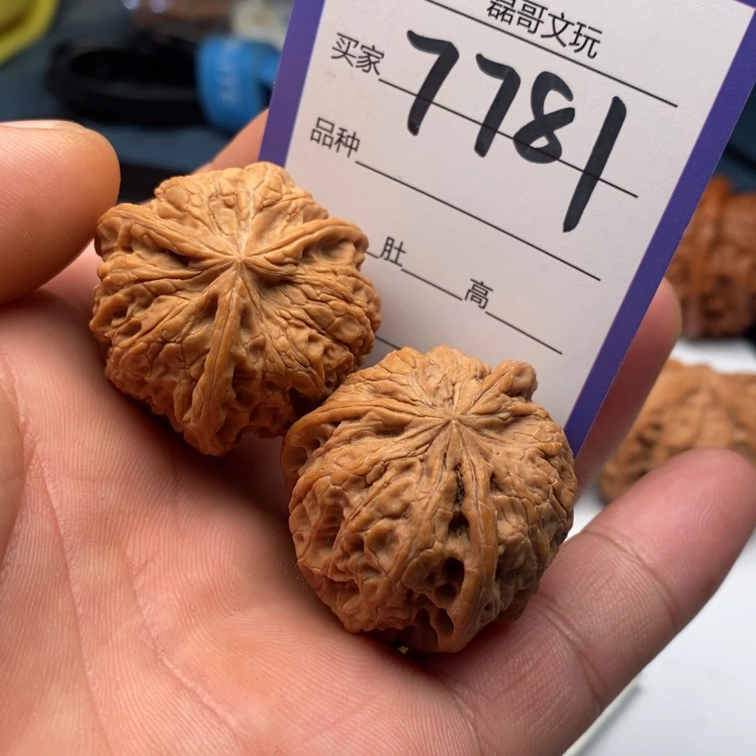 浩***笑文玩核桃吊坠7781