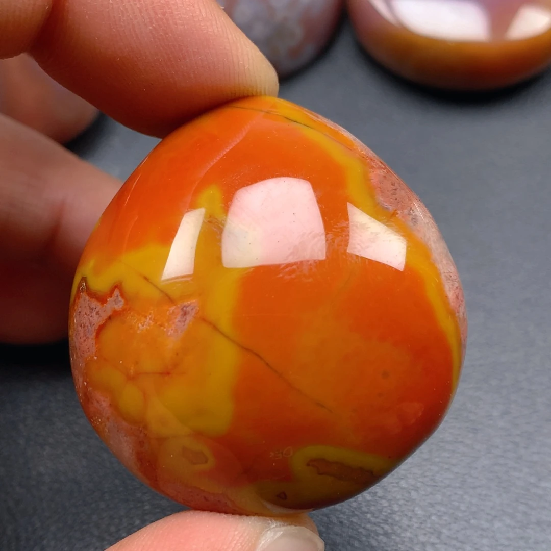 未镶嵌颈饰玛瑙/玉髓?**?