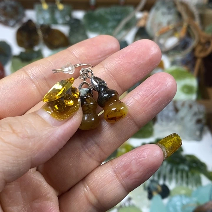 未镶嵌蛇纹石玉耳饰