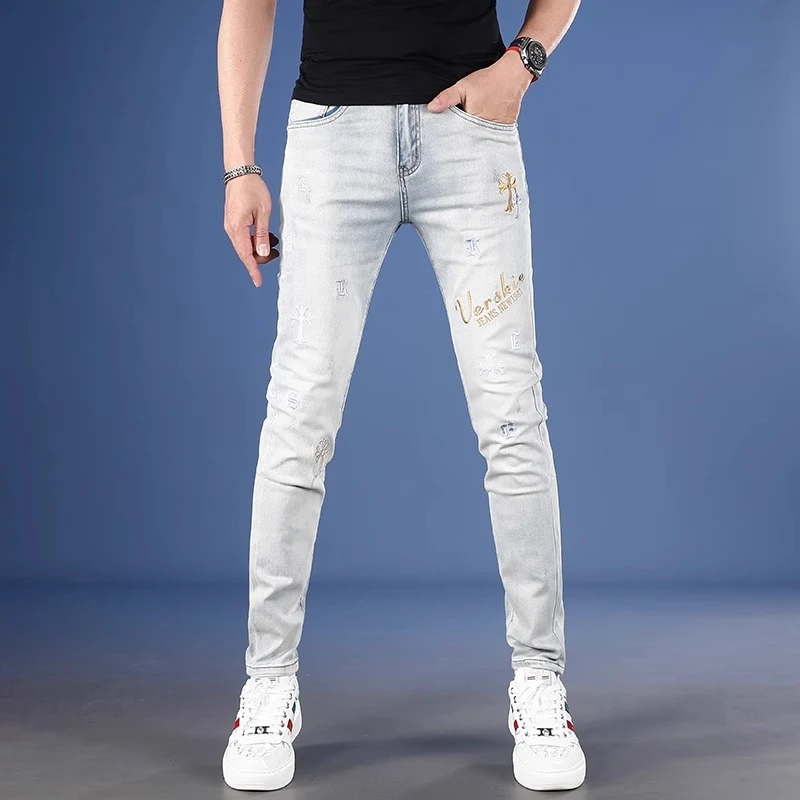 刺绣修身小脚男士破洞牛仔裤2025夏季薄款白色百搭男士休闲裤子男