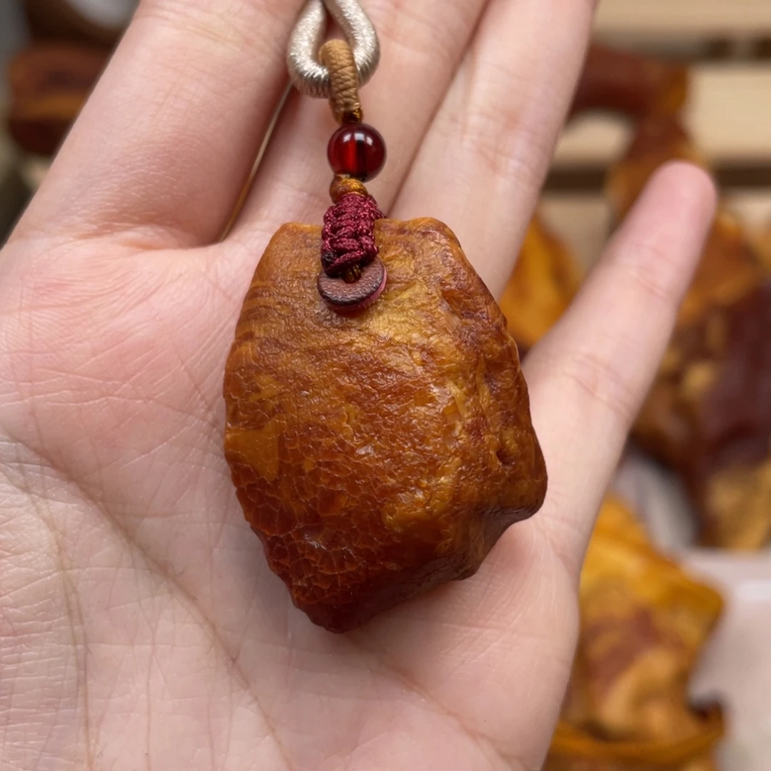 未镶嵌琥珀珠宝奇石