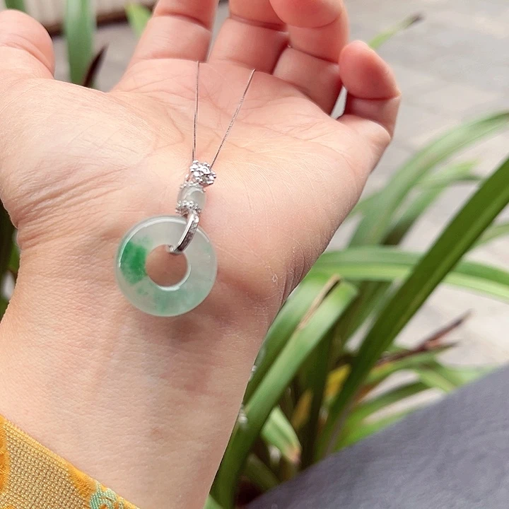 石英岩玉未镶嵌颈饰