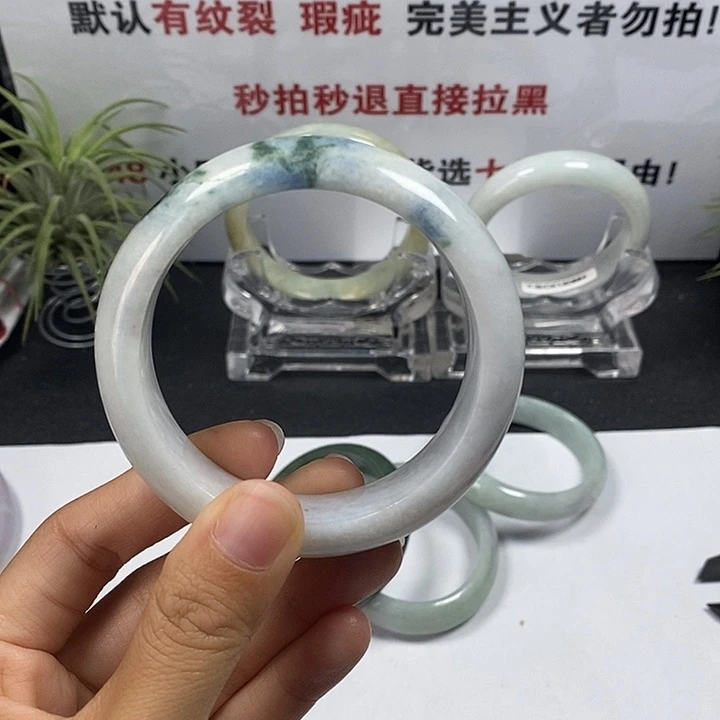 未镶嵌手镯翡翠28号。 55.4圈