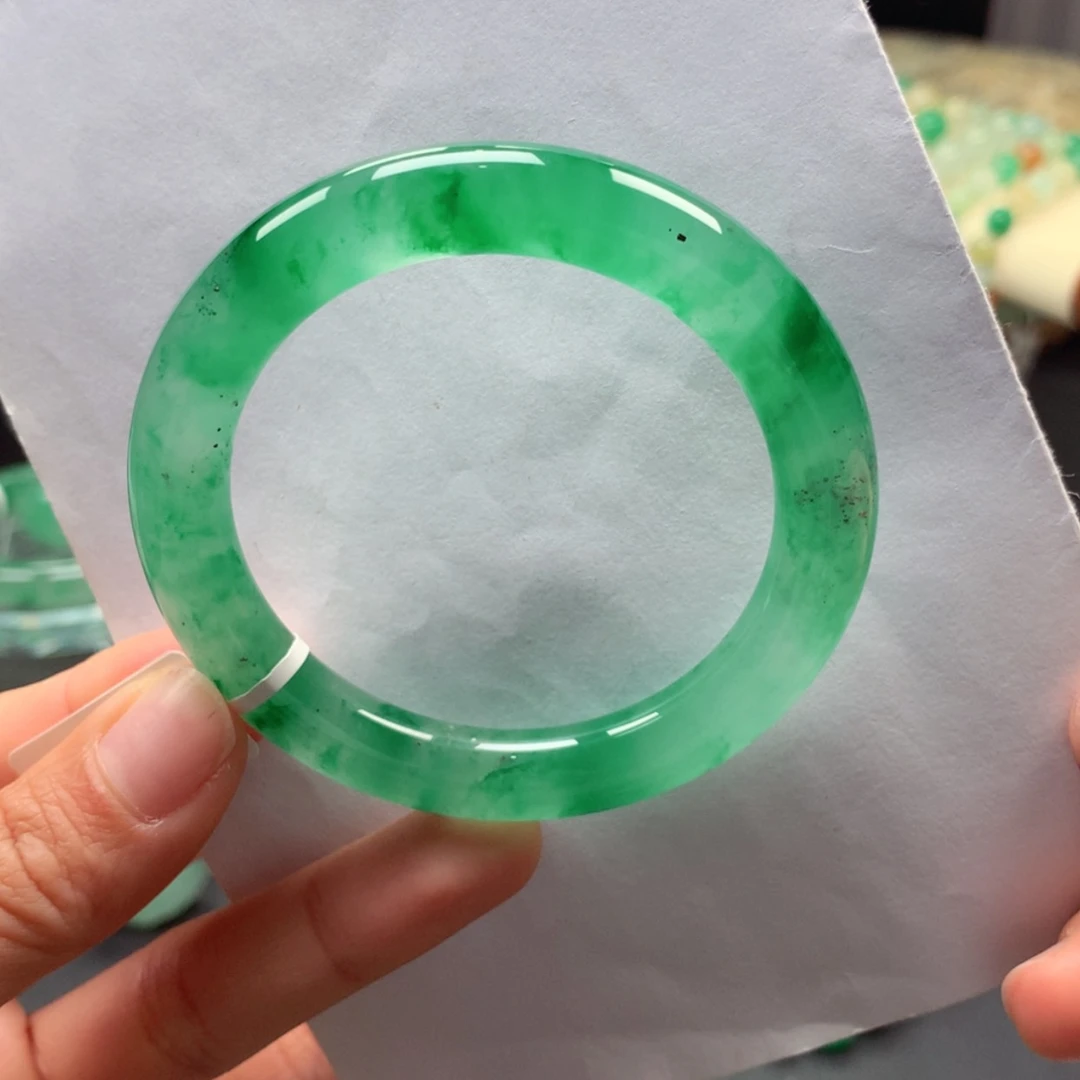 【闪购商品】未镶嵌手镯石英质玉