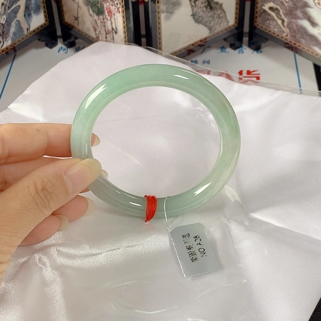 翡翠未镶嵌手镯（圆镯）手镯