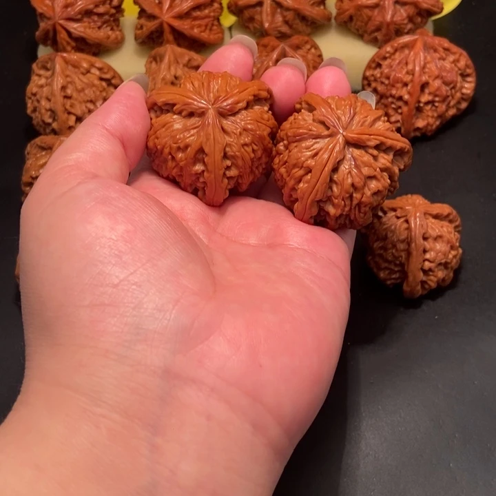 文玩核桃把件军***6工艺