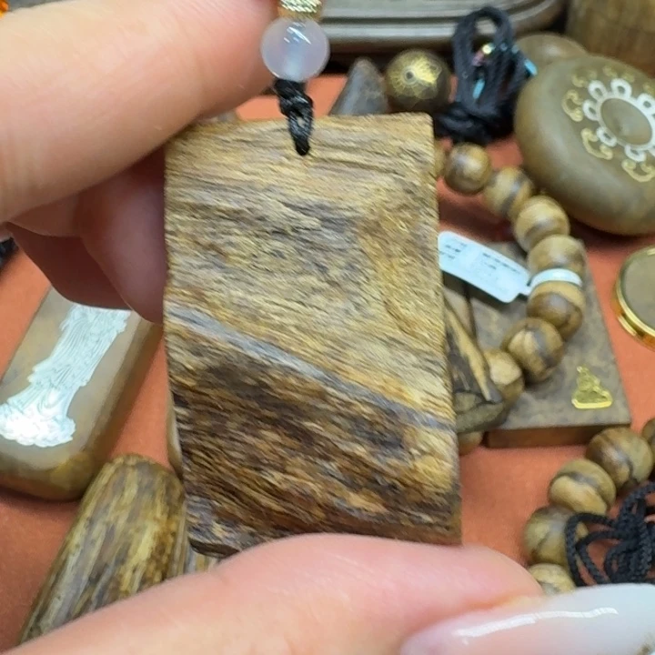 大叶紫檀（黑酸枝木类）