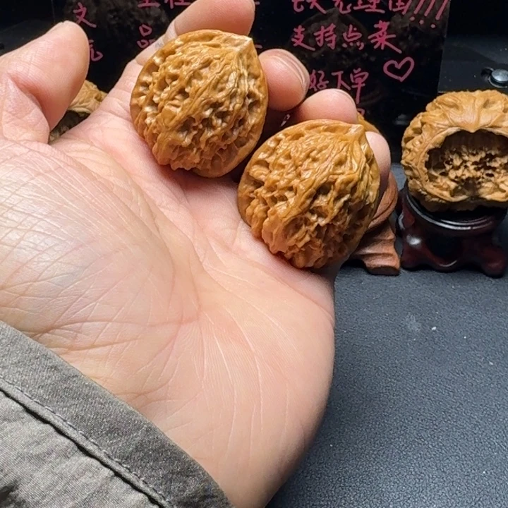 文玩核桃吊坠鸡心35