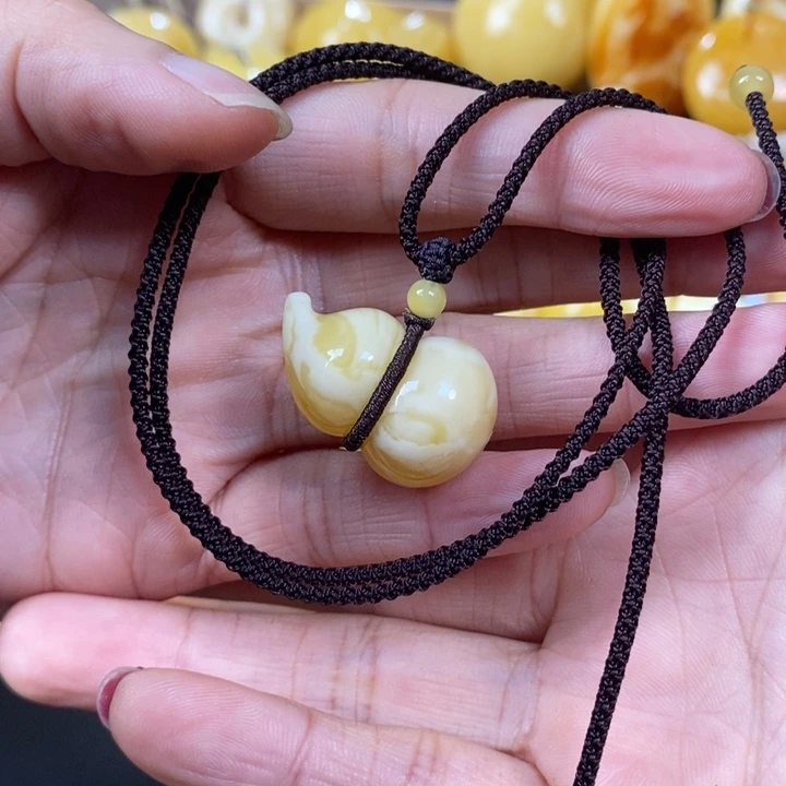 琥珀裸石未镶嵌葫芦