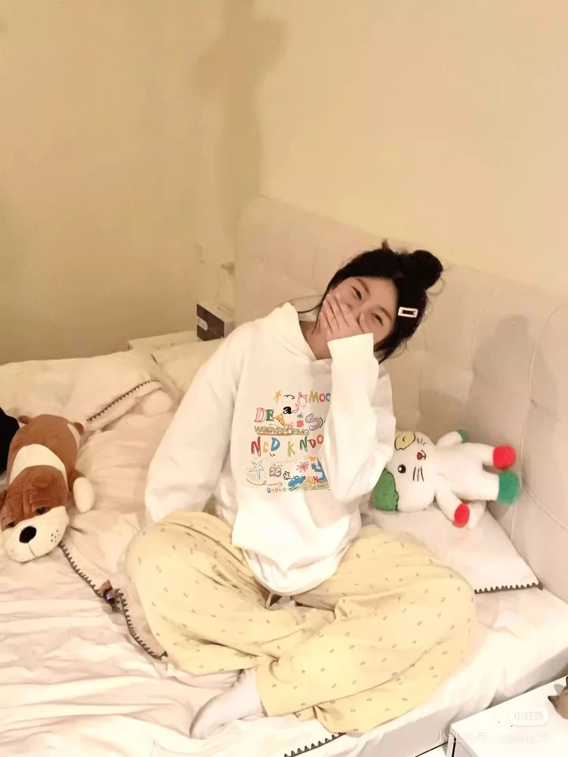 美式复古2-300斤大码女装白色洋气宽松ins设计感小众胖MM连帽卫衣