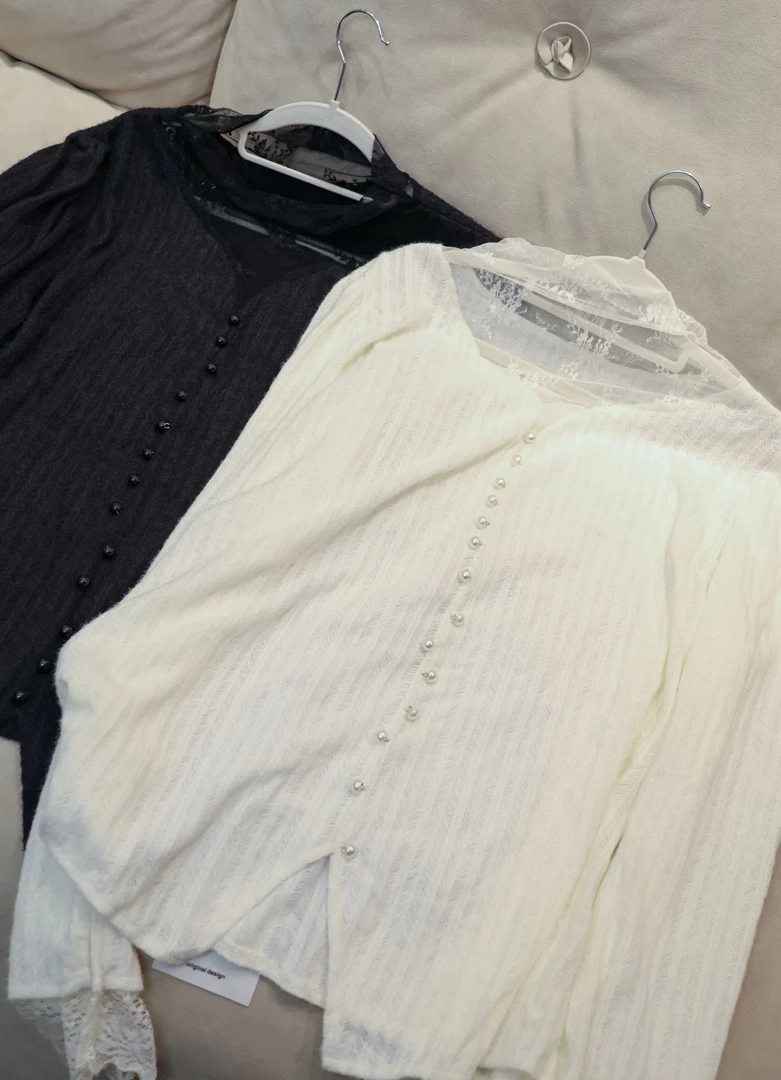 「蕾丝密语」高领蕾丝绒毛质感打底毛衣