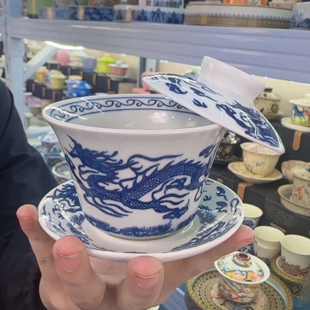 这些盖碗很漂亮我很喜欢！！