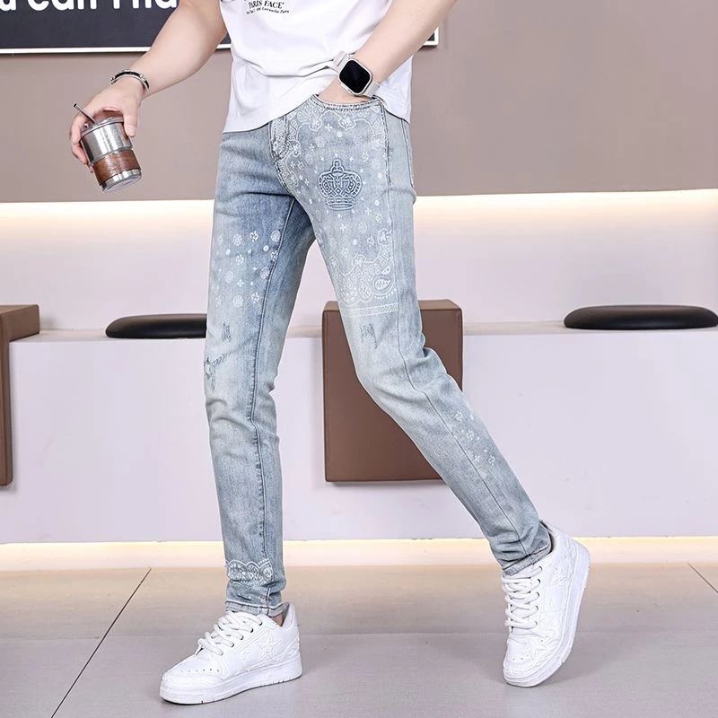 夏季新款男士牛仔时尚百搭压花小脚裤子男款修身休闲个性潮流弹力