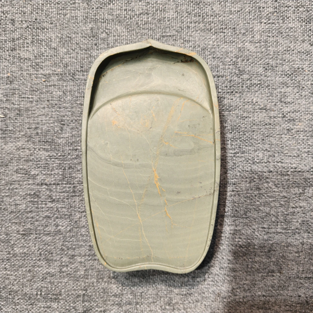 老坑洮砚，喇嘛崖老坑鸭头绿小莲瓣砚，尺寸10.2*6.1*2厘米