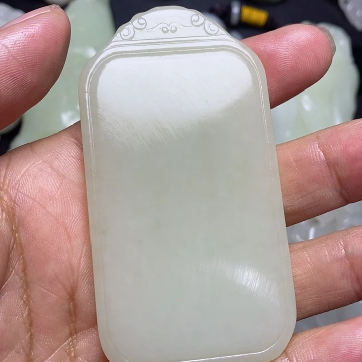 和田玉颈饰未镶嵌黄****）