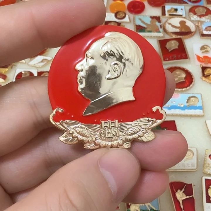 铝景**生毛爷爷像章