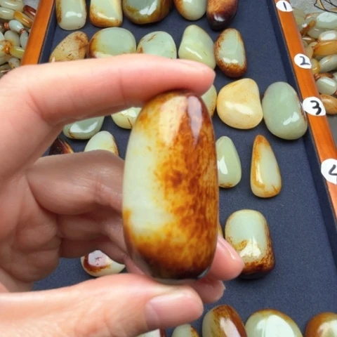 和田玉颈饰未镶嵌感*者