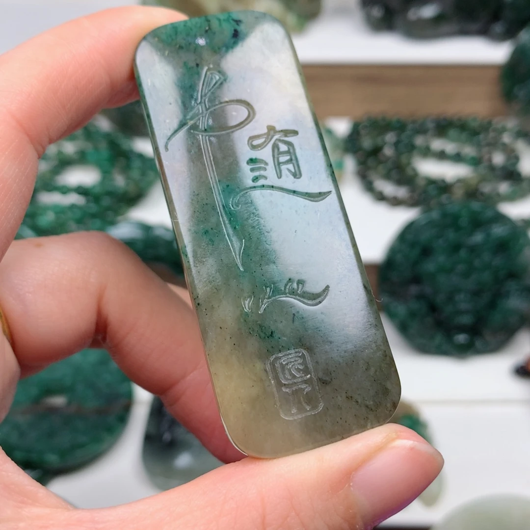 独山玉颈饰未镶嵌风**淡