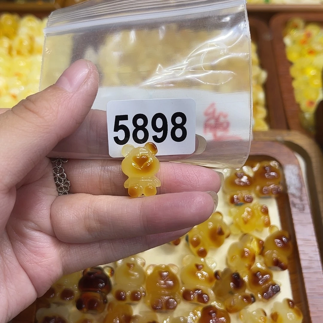 琥珀未镶嵌颈饰蜜蜡