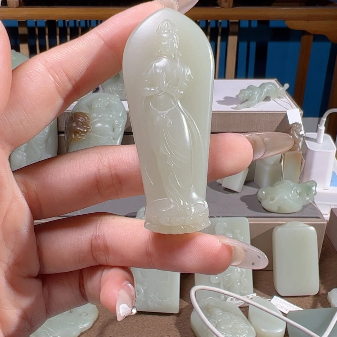 黑***梨颈饰未镶嵌和田玉（糖玉）
