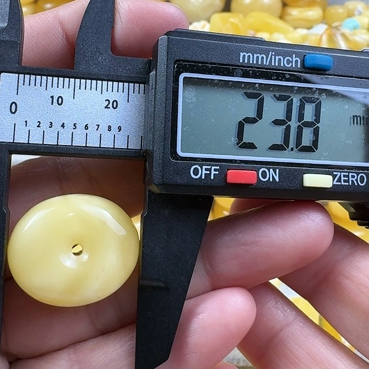 蜜蜡未镶嵌裸石31