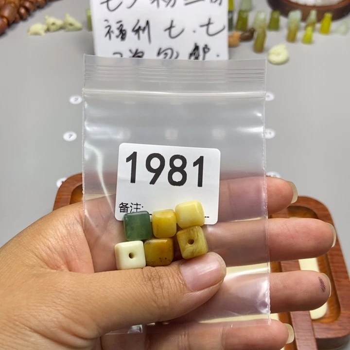 串****未镶嵌蛇纹石玉颈饰