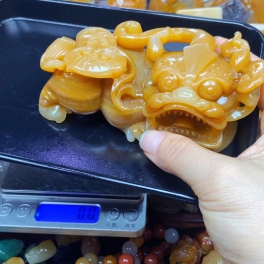 石英质玉(黄龙玉)未镶嵌颈饰