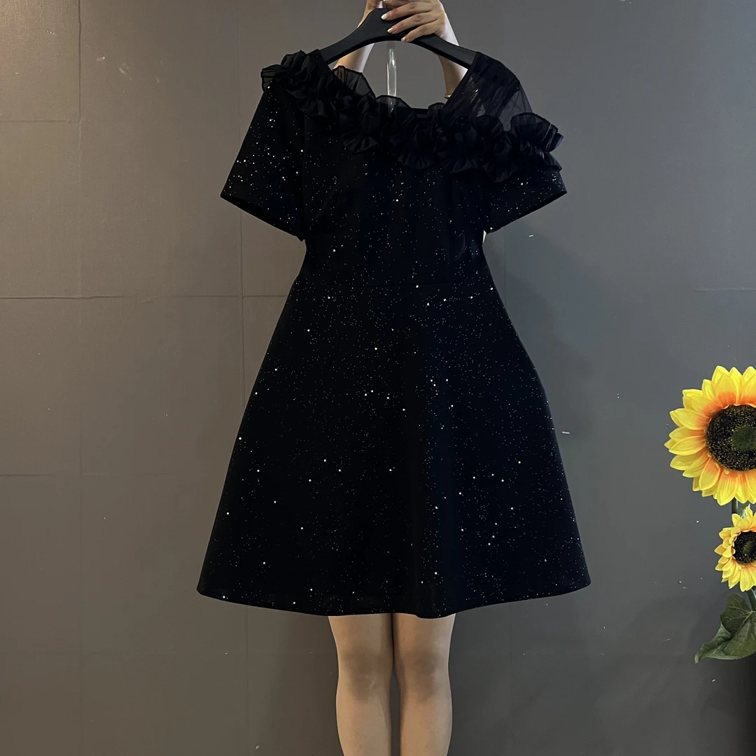 新款时尚设计感蕾丝拼接立体花朵收腰显瘦a字版小黑裙9115