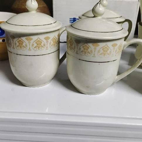 瓷片瓷片,各种摆件,均有瑕疵。沙锅!