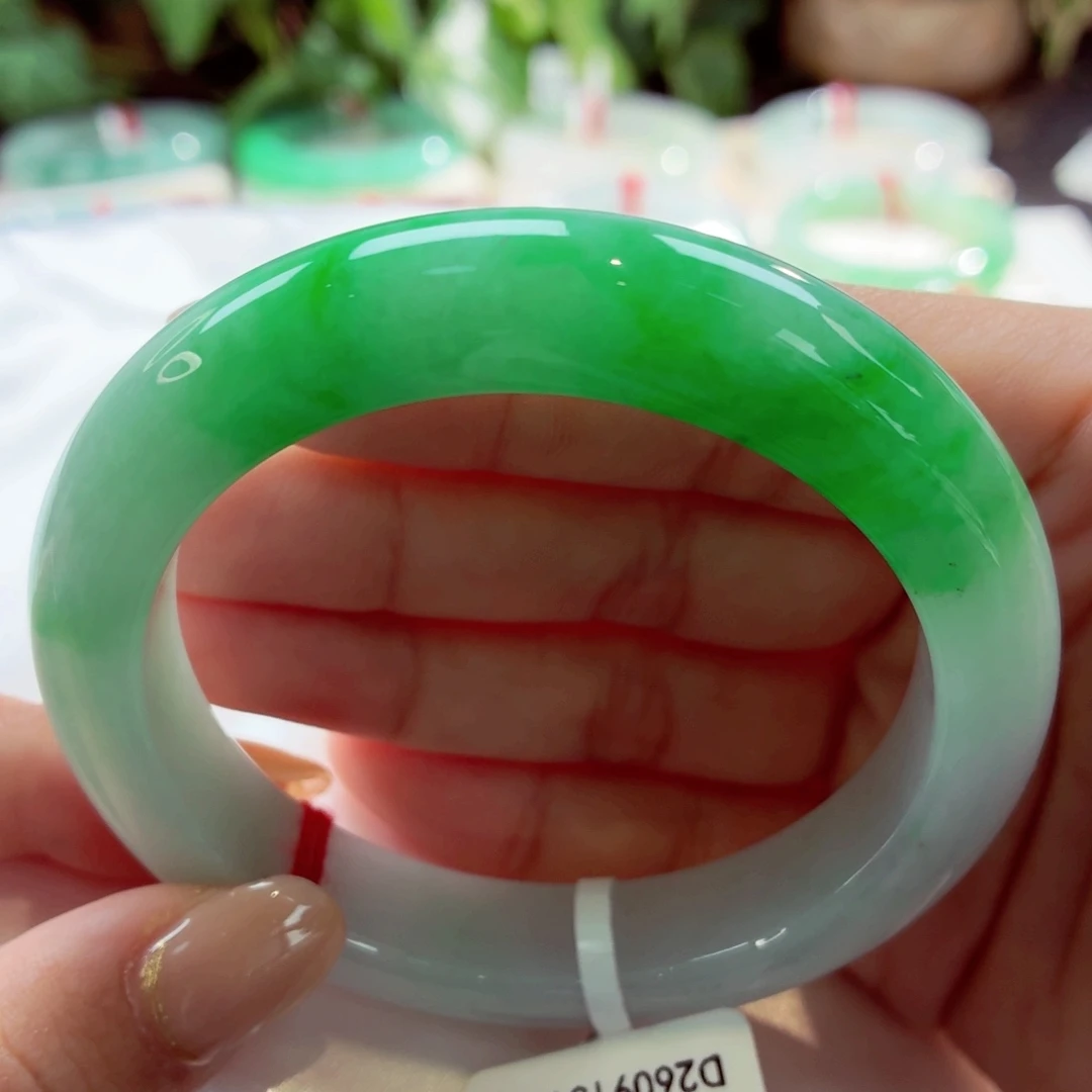 翡翠未镶嵌手镯半山水飘阳绿68-07