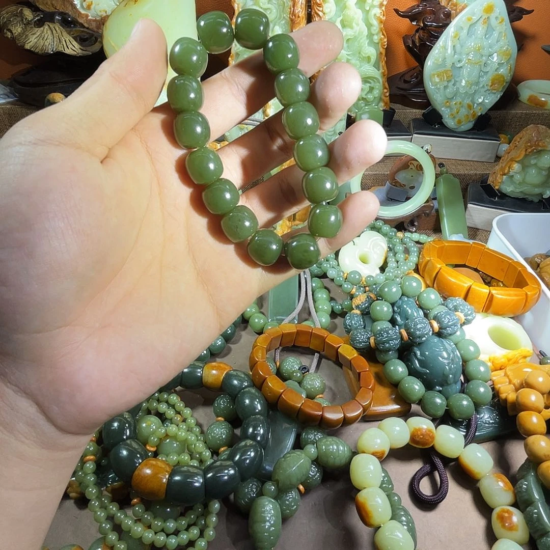 透闪石质玉未镶嵌珠宝奇石