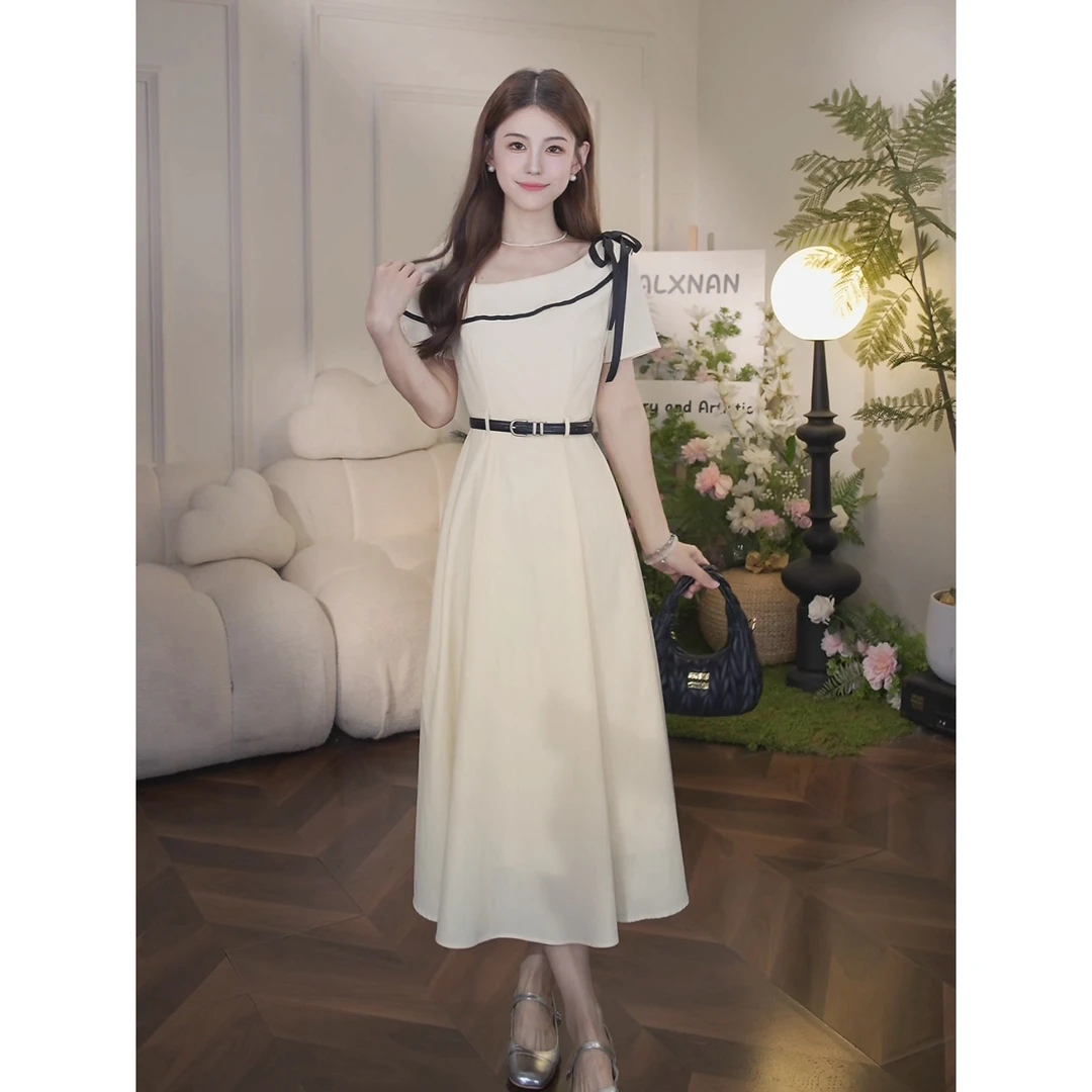 鹿向南【杏雅通勤】夏季时尚感上班通勤短袖斜肩气质新款连衣裙女