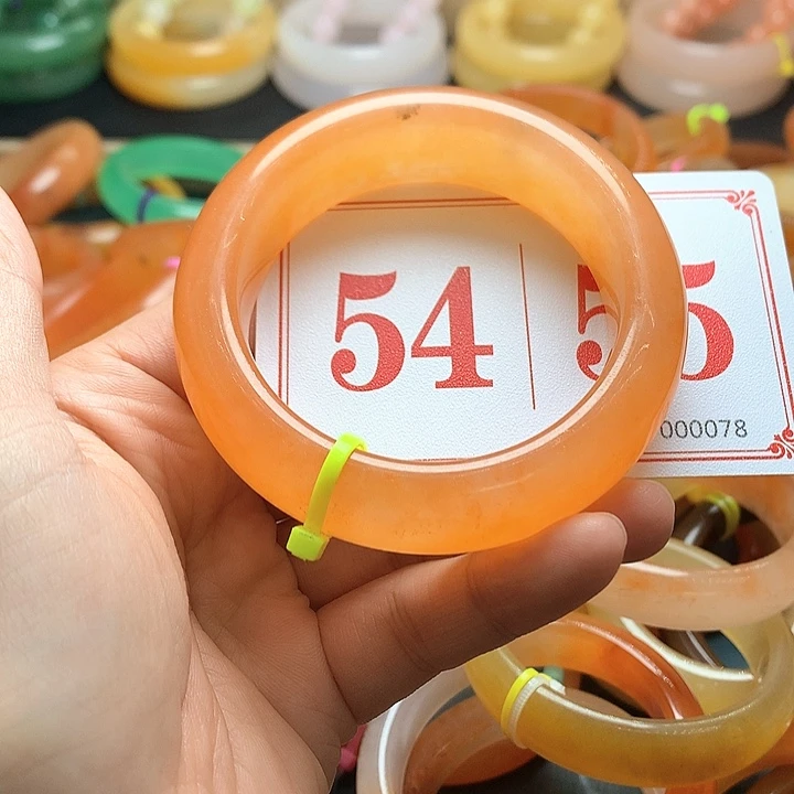 未镶嵌石英质玉（黄龙玉）手镯