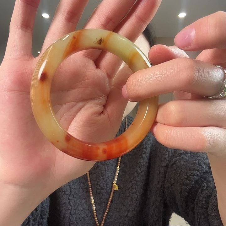 静***语蛇纹石玉未镶嵌颈饰