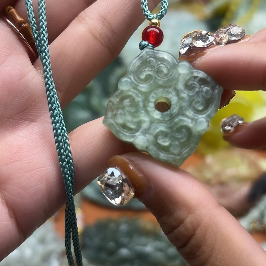 蛇纹石玉未镶嵌吊坠