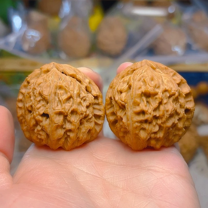 文玩核桃吊坠白狮子39