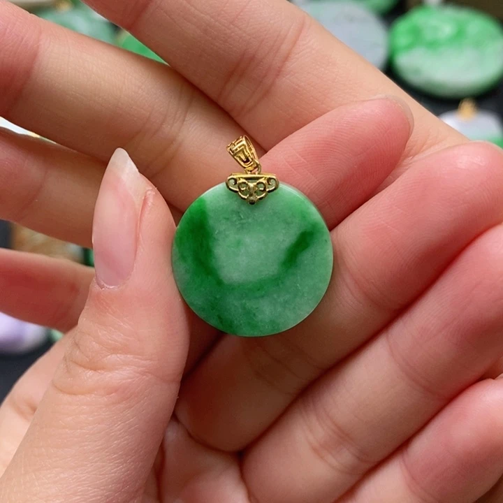 翡翠颈饰未镶嵌吊坠