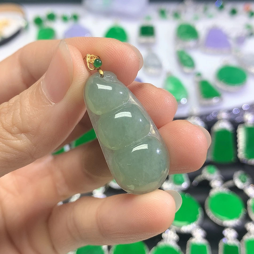 颈饰18K金镶嵌翡翠吊坠