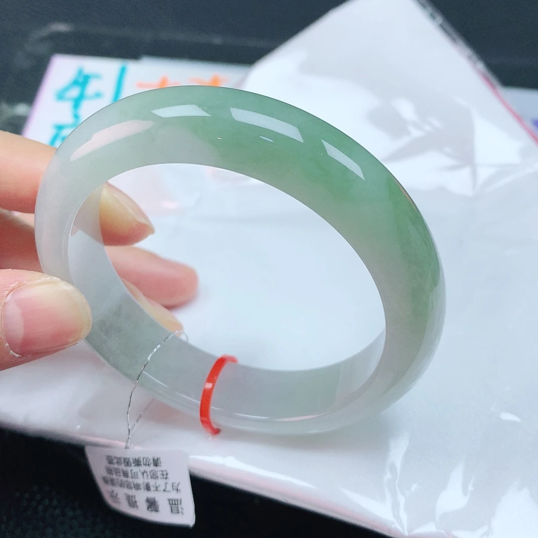 翡翠手镯未镶嵌56轮胎