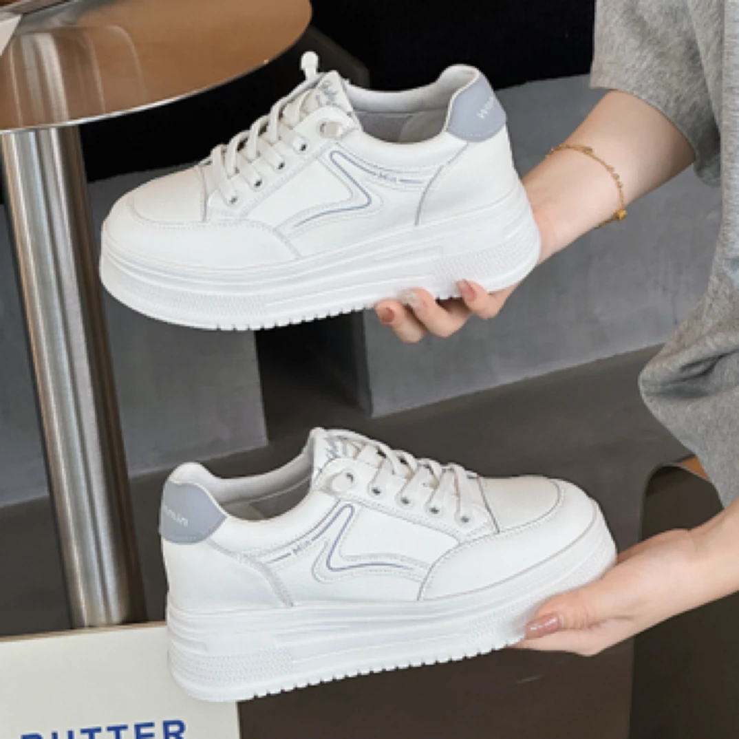 2025新秋新款厚底小白鞋女百搭透气皮面内增高休闲时尚百搭潮鞋鞋