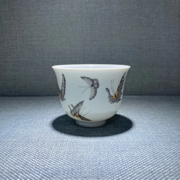 墨彩百蝶纹主人杯茶碗